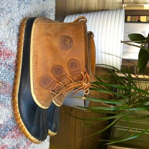 Sorel Out n About leather size 10womens